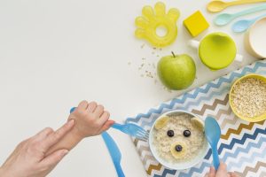 flocos-de-aveia-com-leite-para-bebe-scaled.jpg